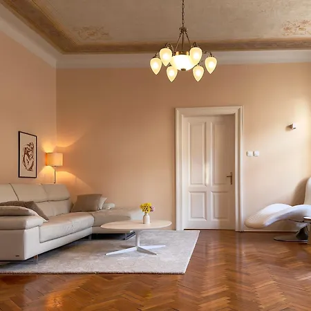 Gorup Palace Apartma *