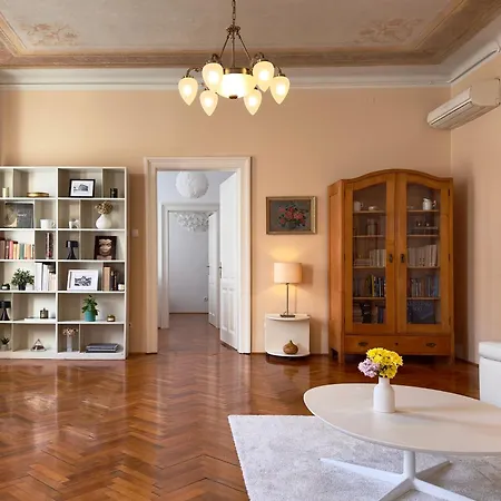 Gorup Palace Апартаменты