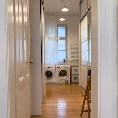 Gorup Palace Apartma Ljubljana